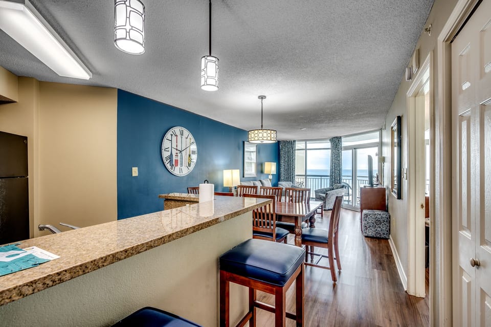 Kitchen peninsula seating