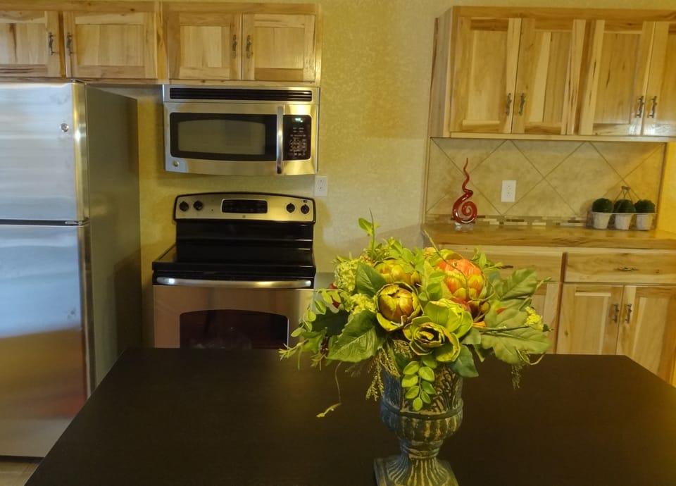 Room, 1 Bedroom | Private kitchen | Fridge, coffee/tea maker, toaster