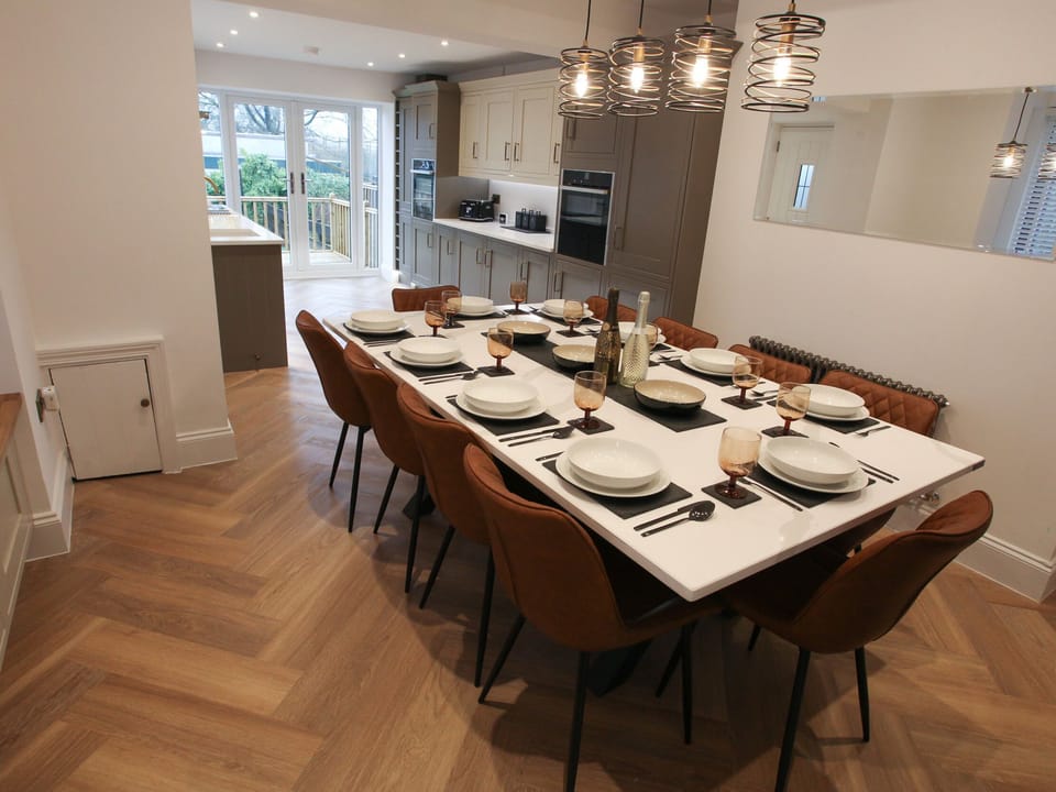 Cottage | Dining
