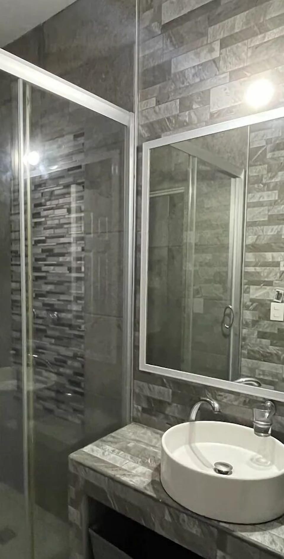 Comfort Condo | Bathroom | Shower, rainfall showerhead