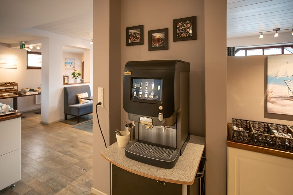 Daily buffet breakfast (EUR 19.50 per person)