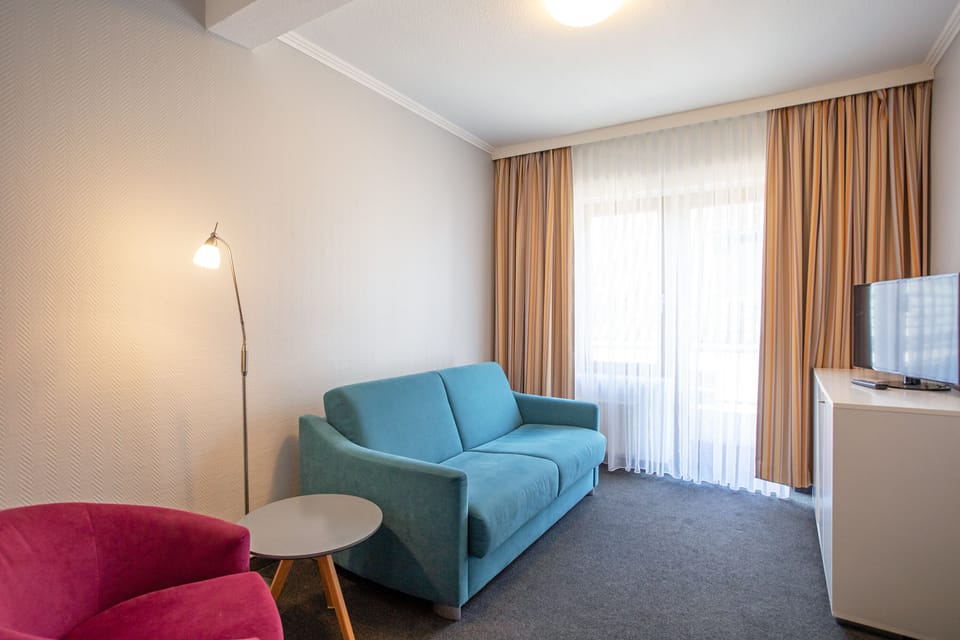 Family Room | Hypo-allergenic bedding, individually furnished, travel crib, free WiFi