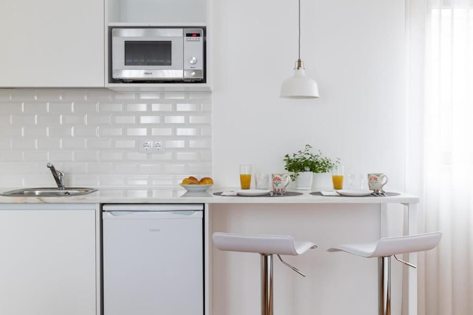 Traditional Studio Suite | Private kitchen | Full-size fridge, microwave, toaster, highchair
