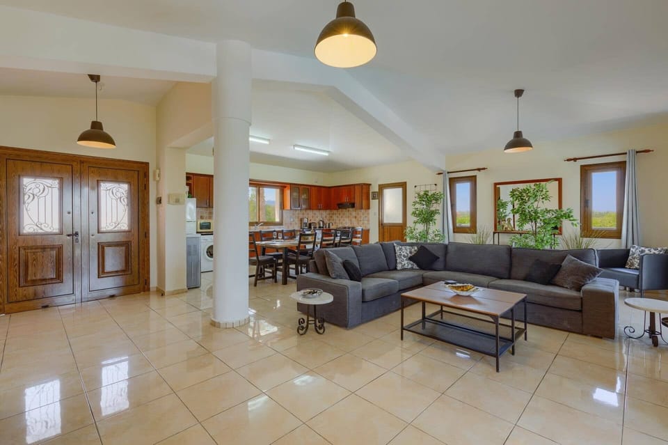 Villa Yiolani image