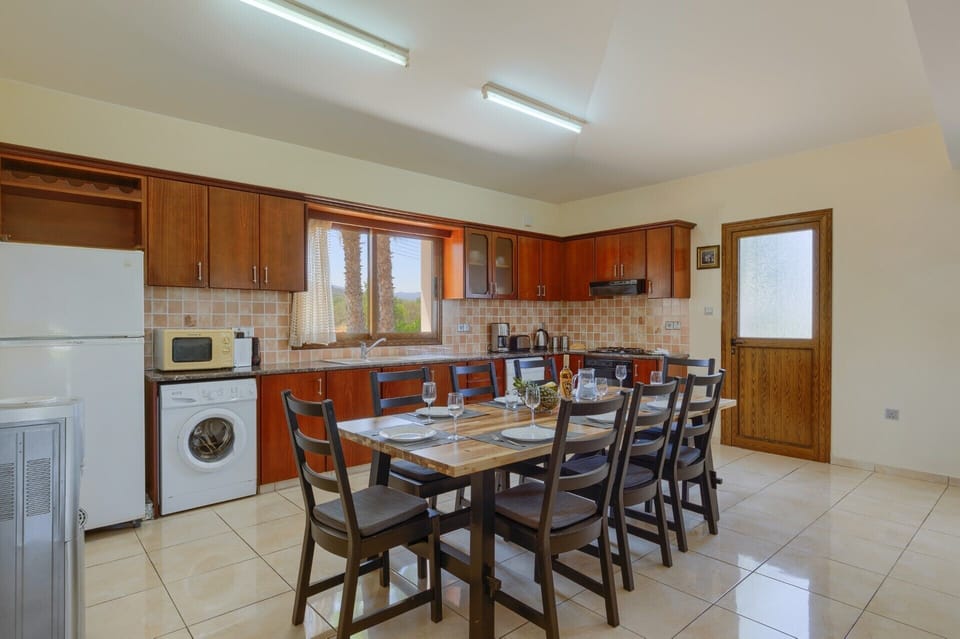 Villa Yiolani image