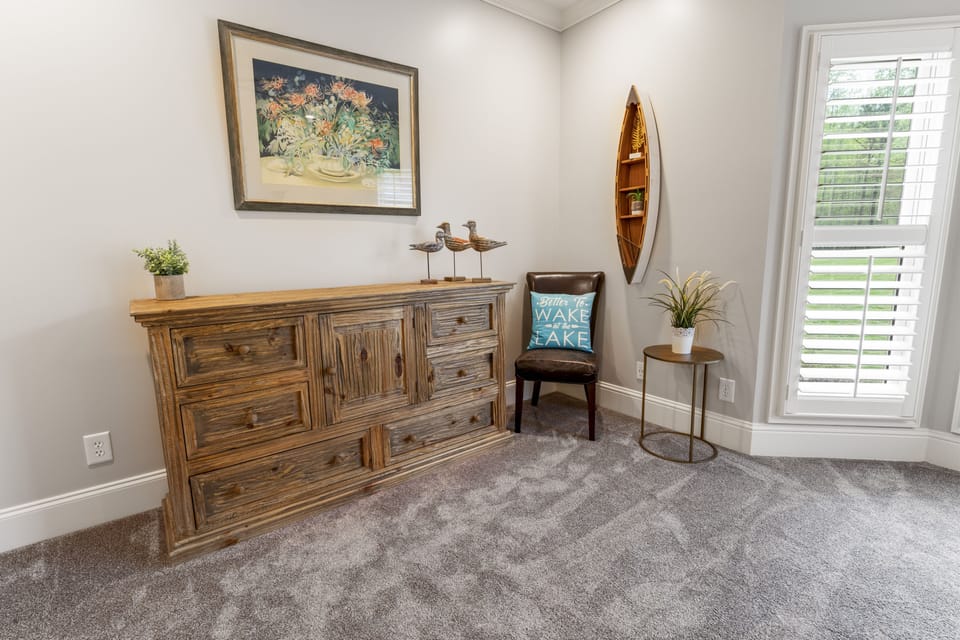 Main Floor Guest - Front of House