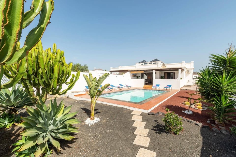 Villa Tropical image