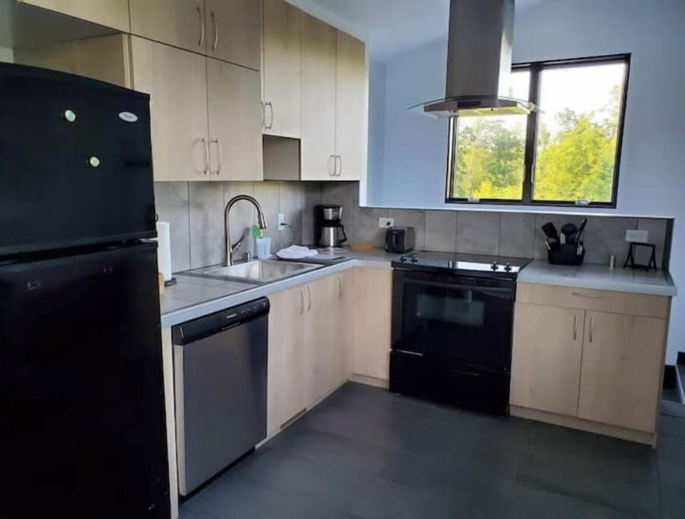Full kitchen