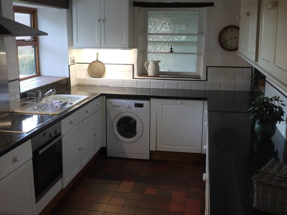 House | Private kitchen | Fridge, microwave, oven, stovetop