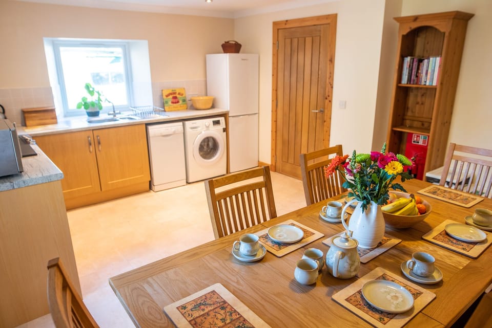 Cottage, 3 Bedrooms | Private kitchen | Coffee/tea maker, highchair