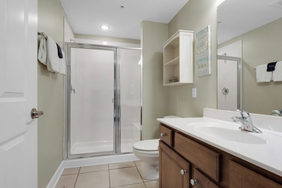 Hall Full Bathroom