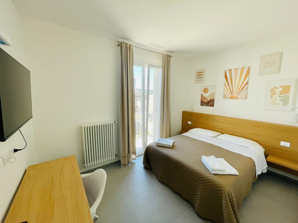 Desk, laptop workspace, WiFi (free), bed sheets