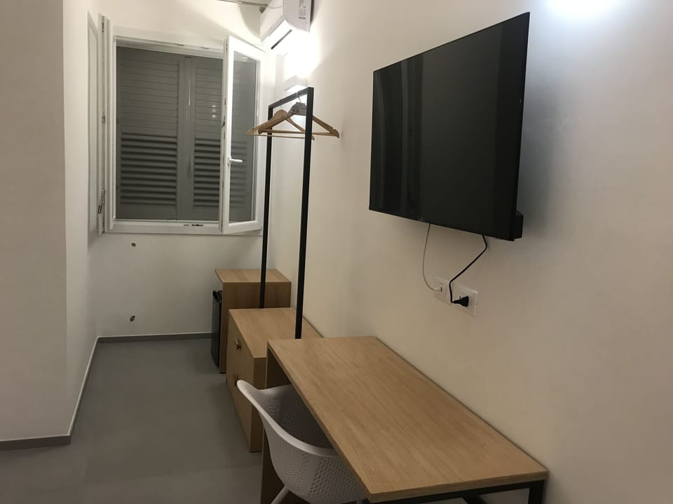 Traditional Room | Desk, laptop workspace, free WiFi, bed sheets