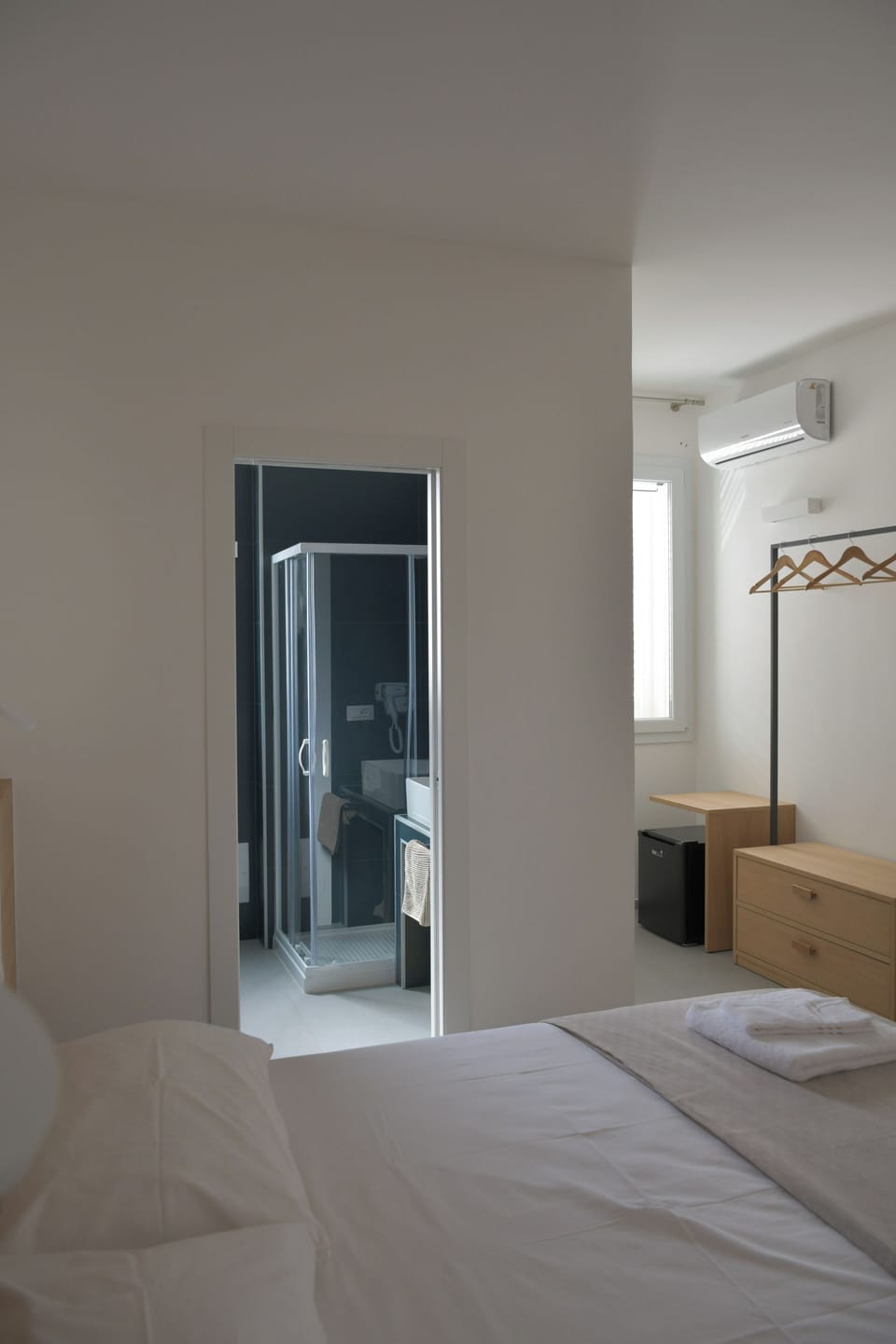 Traditional Room | Desk, laptop workspace, WiFi (free), bed sheets