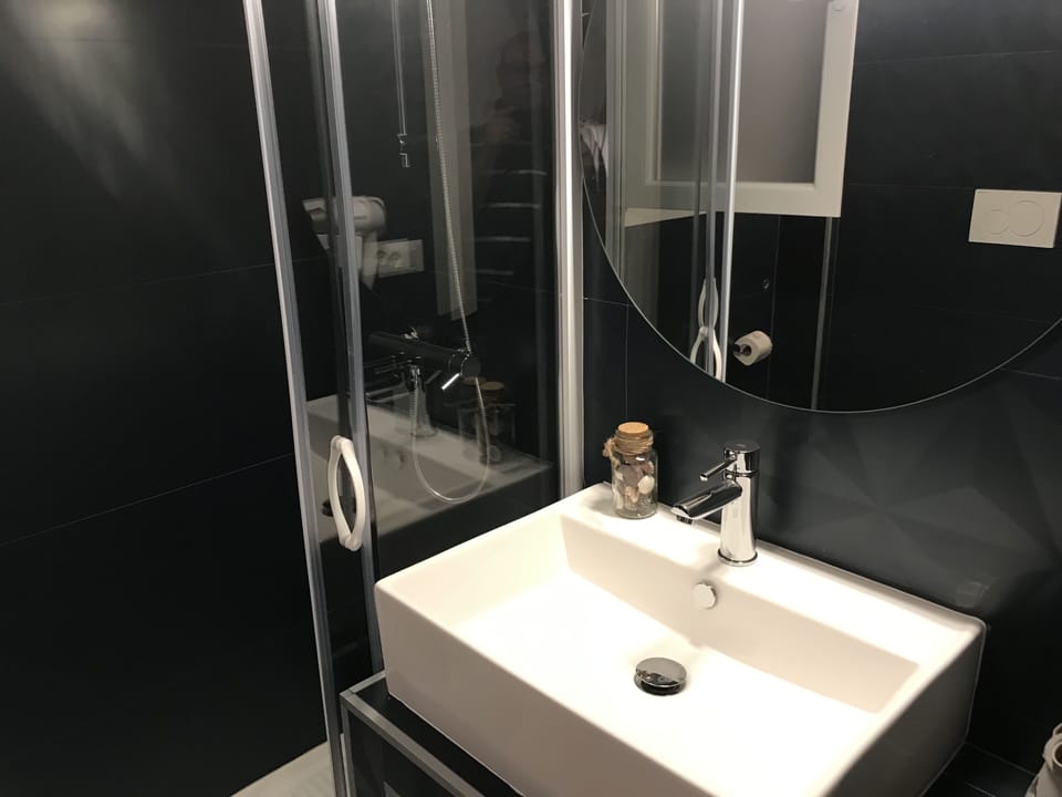 Traditional Room | Bathroom | Shower, rainfall showerhead, hair dryer, bathrobes