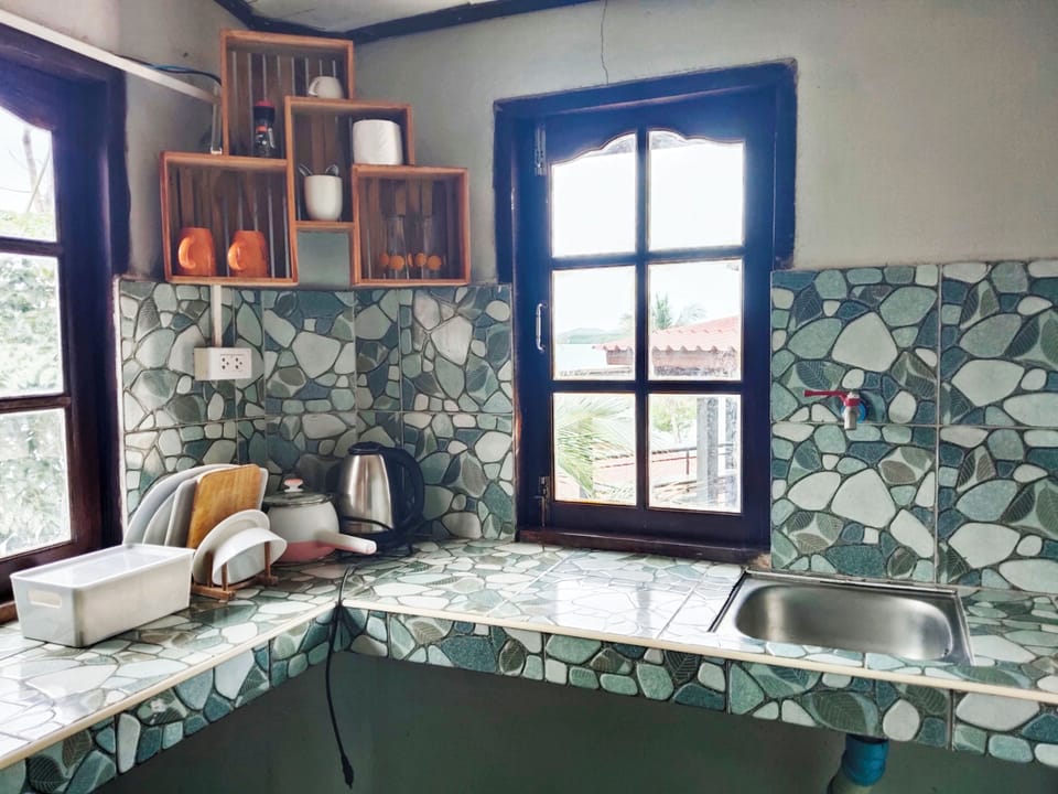 Honeymoon Bungalow | Private kitchen | Mini-fridge, paper towels