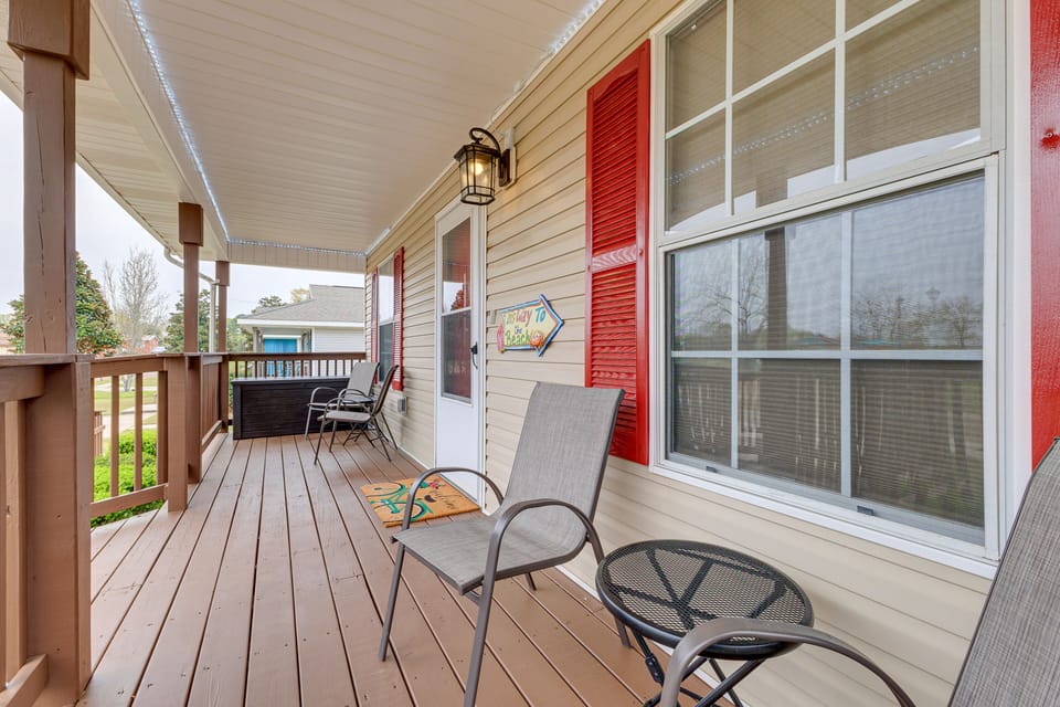 Front Porch | Outdoor Seating | Keyless Entry