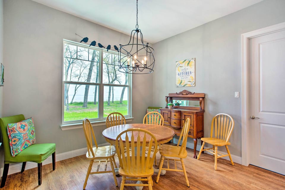 Bonus Breakfast Nook