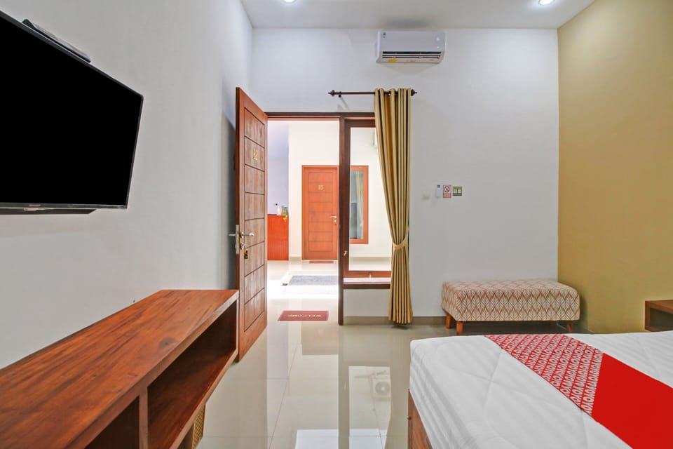 Deluxe Double Room | Desk, laptop workspace, WiFi (free), bed sheets