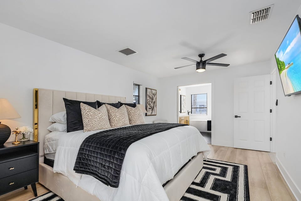 Master bedroom with full ensuite master bath. 