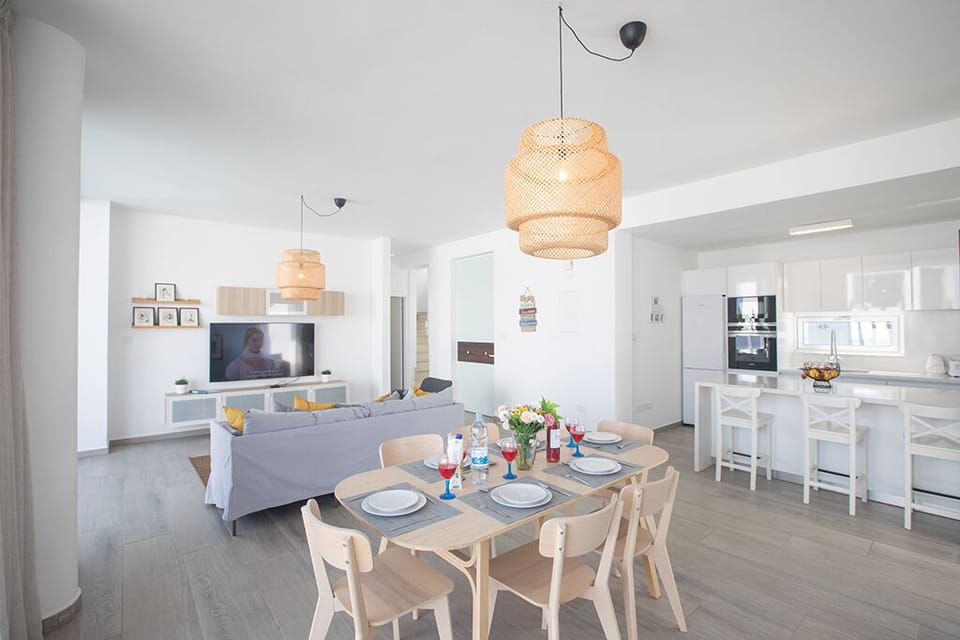 Dining Area with table and chairs to seat 6 people