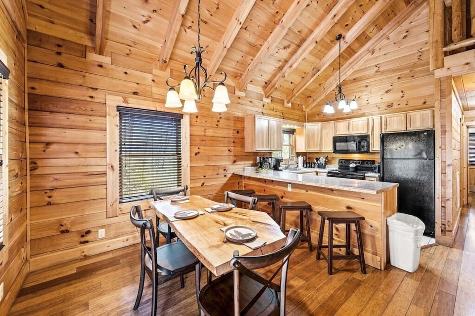 Happy Days' kitchen and dining area