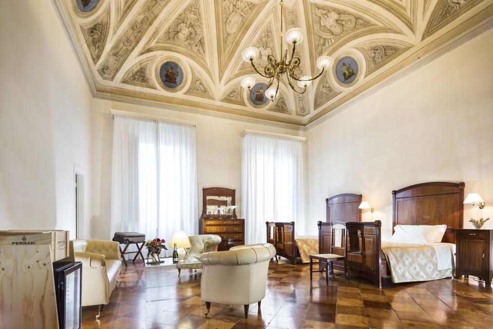 Suite | Minibar, in-room safe, desk, iron/ironing board