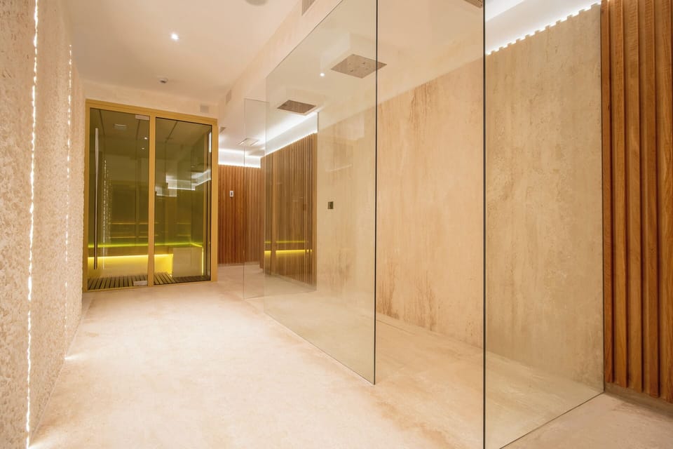 Couples treatment rooms, sauna, hot stone massages, Thai massages