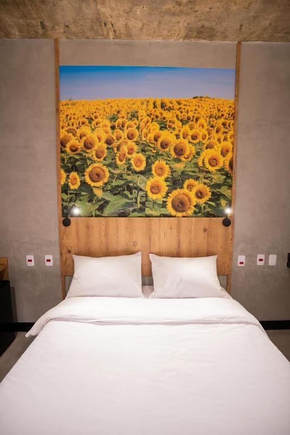 Memory foam beds, minibar, individually decorated, desk