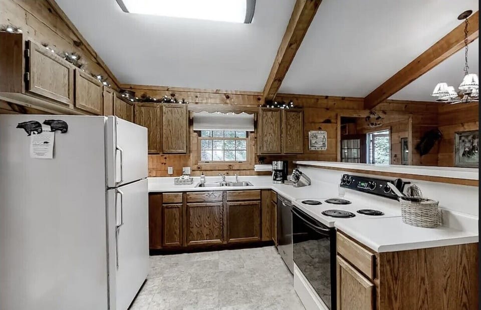 Kitchen is well equipped - just bring your groceries! 