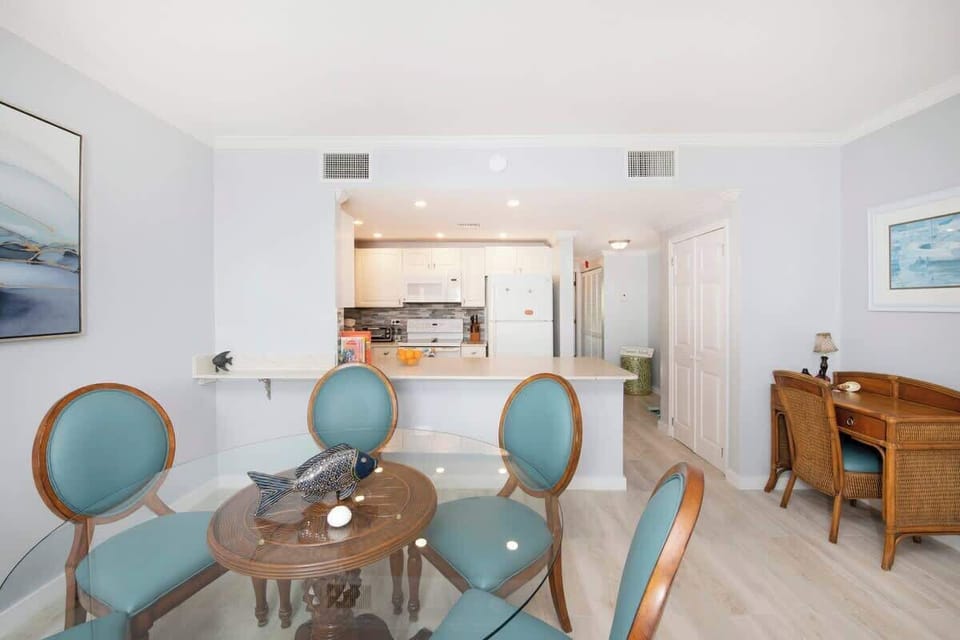 Dining area, kitchen and desk