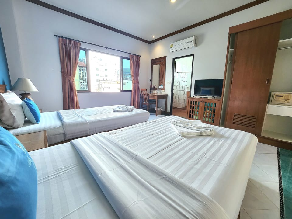 Twin Room | In-room safe, desk, blackout drapes, free WiFi