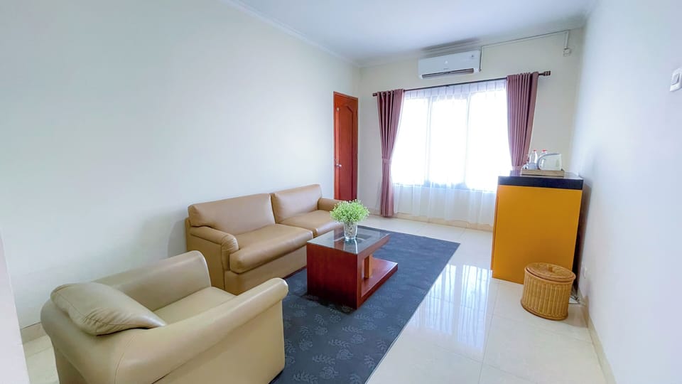 Family Room | In-room safe, desk, blackout drapes, free WiFi