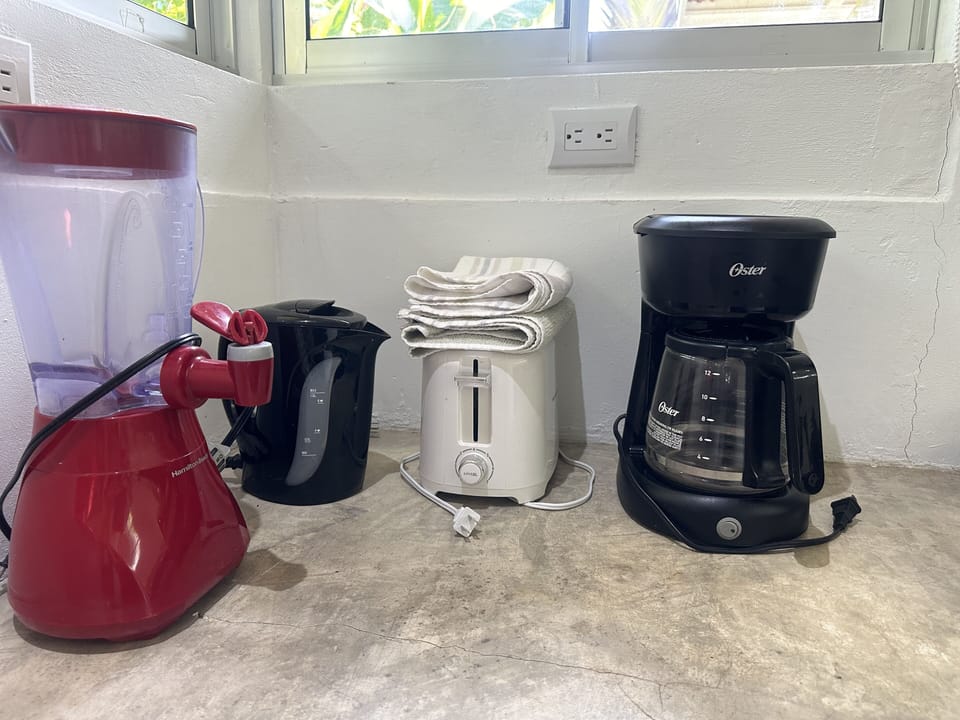 Blender, water kettle, toaster and coffee- maker 