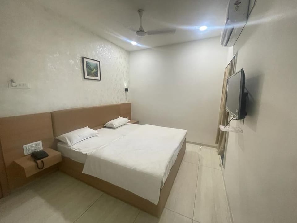 Deluxe Room | Desk, soundproofing, free WiFi, bed sheets