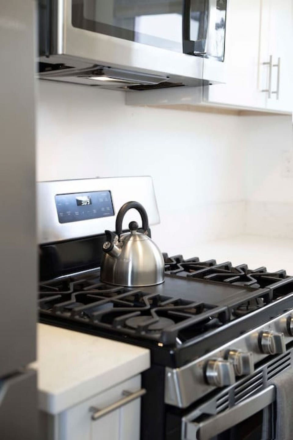 Fully stocked kitchen for all your cooking needs