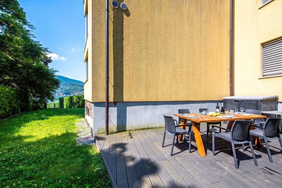 Family Villa, 2 Bedrooms, 2 Bathrooms, Lakeside (Al Pontile Di Caslano Lake-View Villa) | Outdoor dining