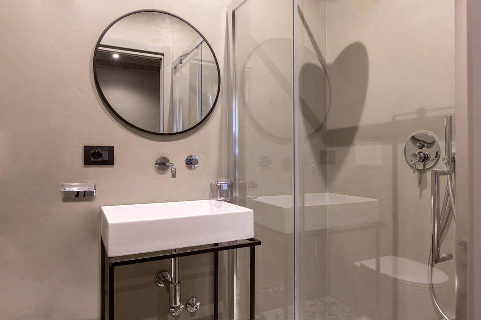 Deluxe Double Room | Bathroom | Shower, hair dryer, slippers, towels