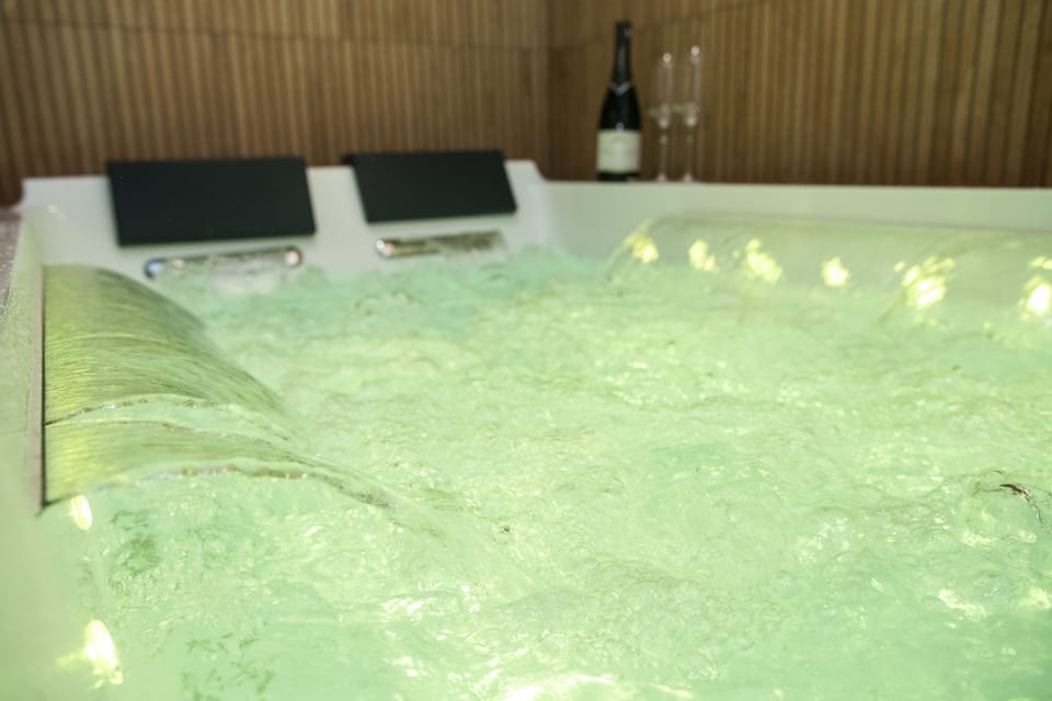 Indoor spa tub