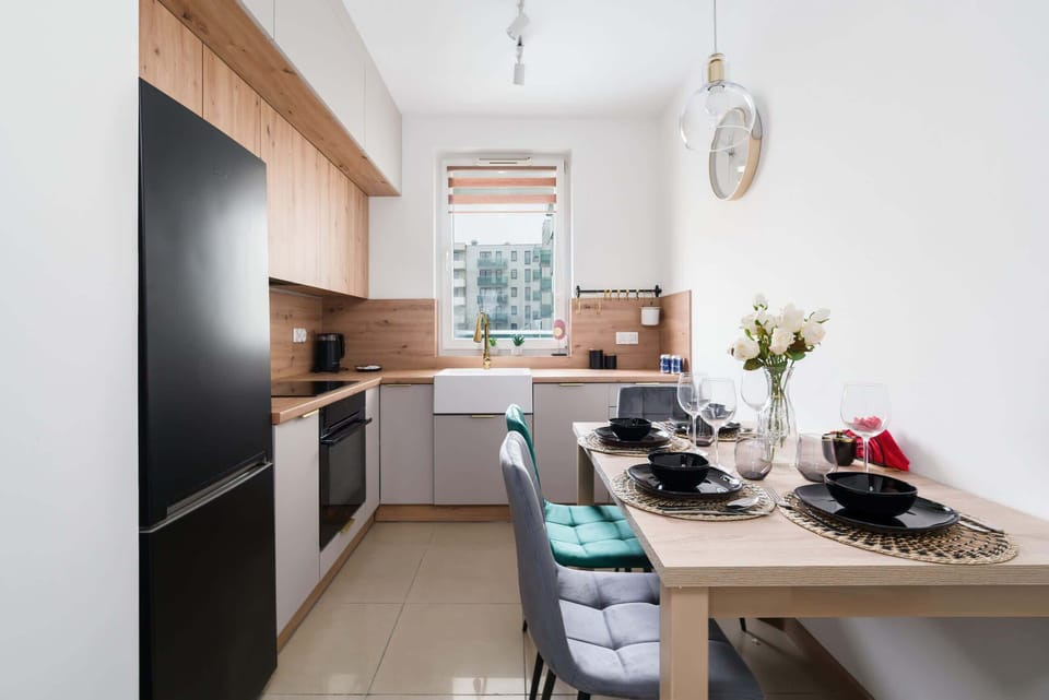The kitchen's modern appliances make meal preparation easy.