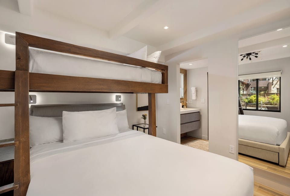 Guest Room with Queen and Twin Bedding