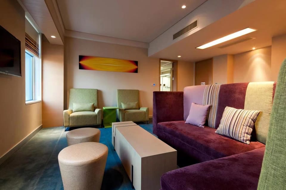 Superior Studio Suite | In-room safe, blackout drapes, iron/ironing board, WiFi (free)