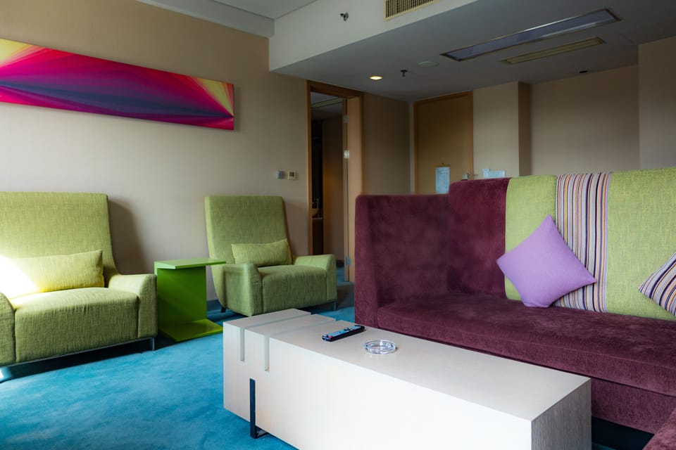 Superior Studio Suite | In-room safe, blackout drapes, iron/ironing board, WiFi (free)