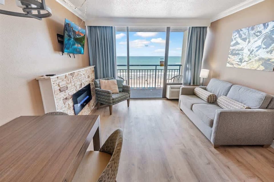 Amazing Living Room with Views of the Ocean ☀️