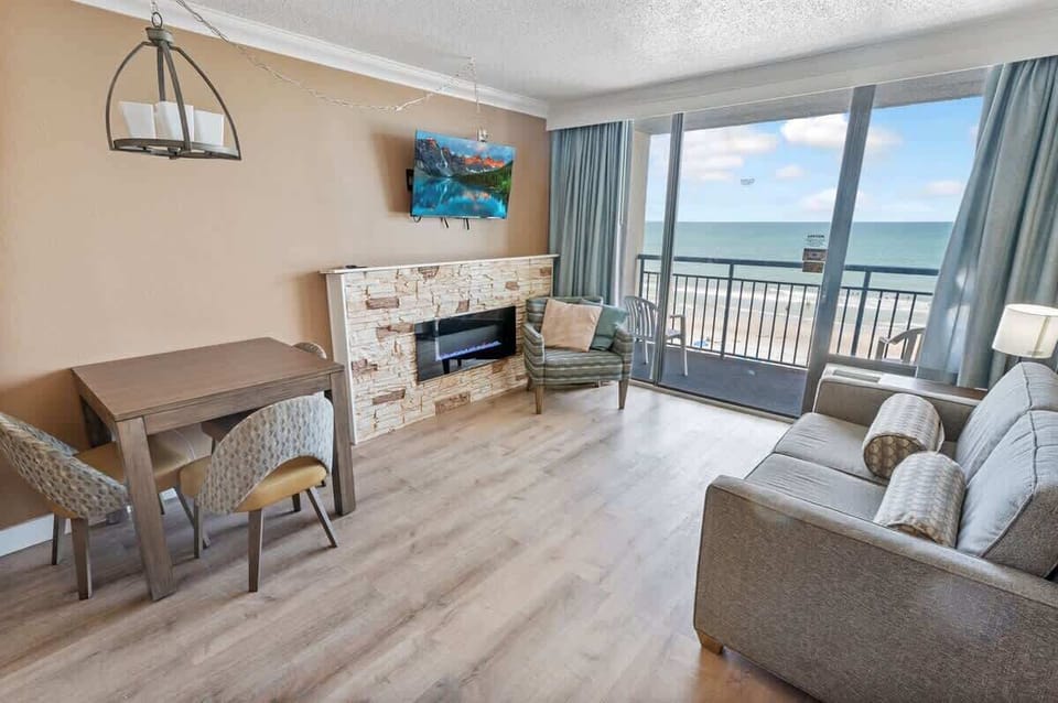 Amazing Living Room with Views of the Ocean ☀️