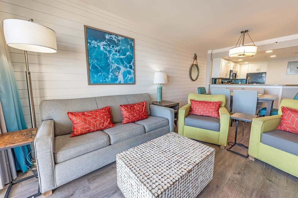 Living Room with Stunning Views☀️