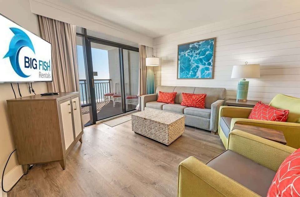Living Room with Stunning Views☀️