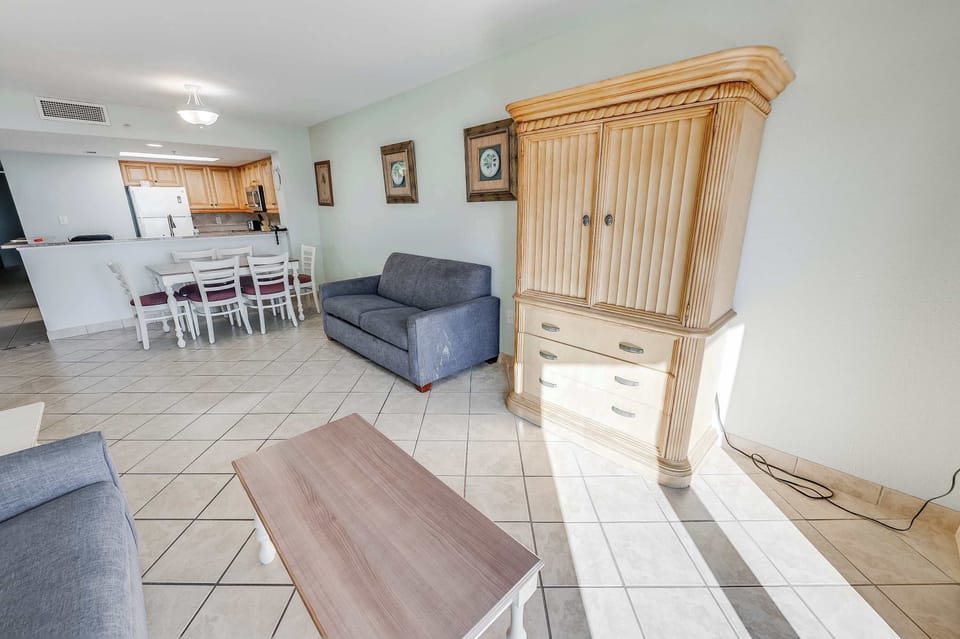 Amazing Living Room, Beautifully Decorated with Stunning Views🌊☀️
