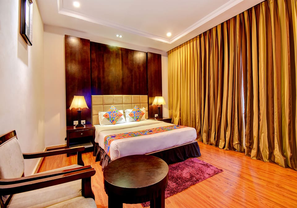 Egyptian cotton sheets, premium bedding, in-room safe, desk