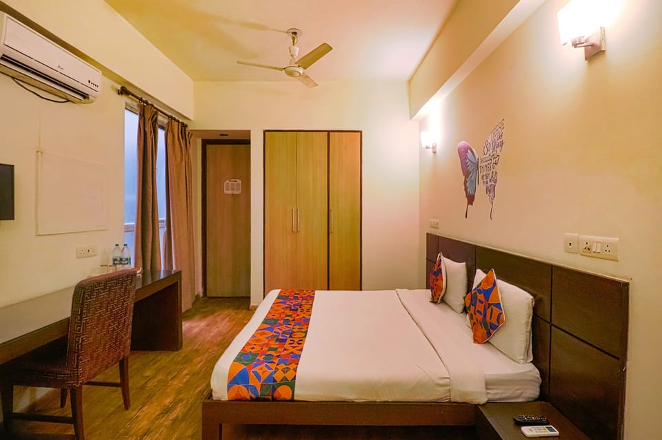Deluxe Room | Egyptian cotton sheets, premium bedding, in-room safe, desk
